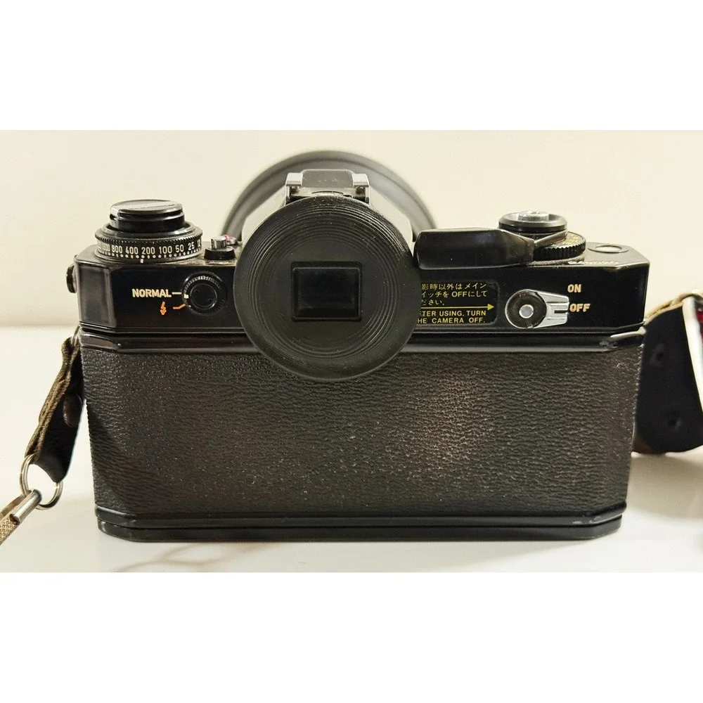Canon EF 35mm‎ Film SLR Camera Black Vintage Macro 35-105mm Zoom Lens Strap